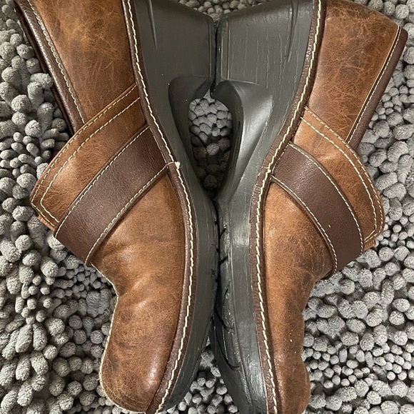 Women’s Brown Leather Buckle Shoes - Picture 2 of 6